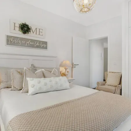 Nyaraló Francisco *